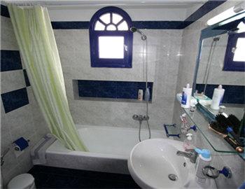 Samson's Village bath Apartments 4rax. Santorini