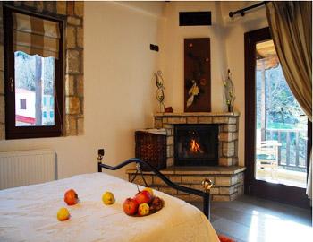 To Petrino Room with Fireplace Pezoula